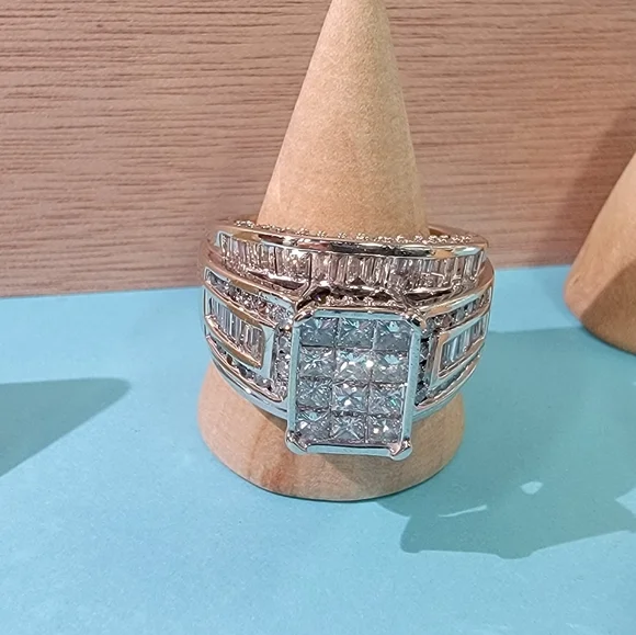 White gold diamond ring sz 8 approximately 3.5 karat weight.mixed diamond cuts
